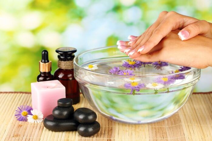 awọn ọna ti isọdọtun awọ ara nipa lilo awọn atunṣe eniyan